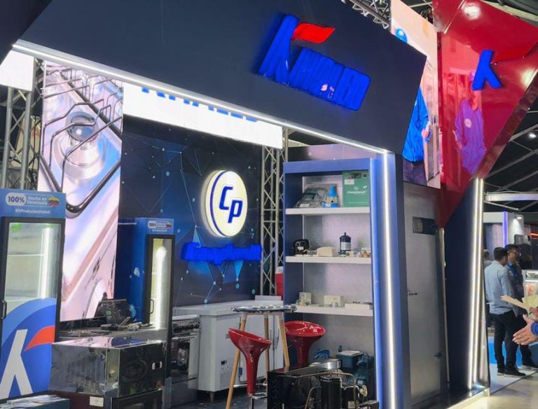 Khaled recibe propuestas en la Expo Fedeindustria Carabobo 2024 para otorgar créditos a emprendedores
