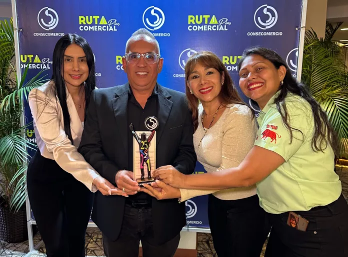 Reconocimiento de CONSECOMERCIO a Crerma Helados como Empresa Comercial del Año